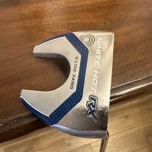 Odyssey White Hot RX V-Line Fang Putter Odyssey Putter Super Stroke Grip RH